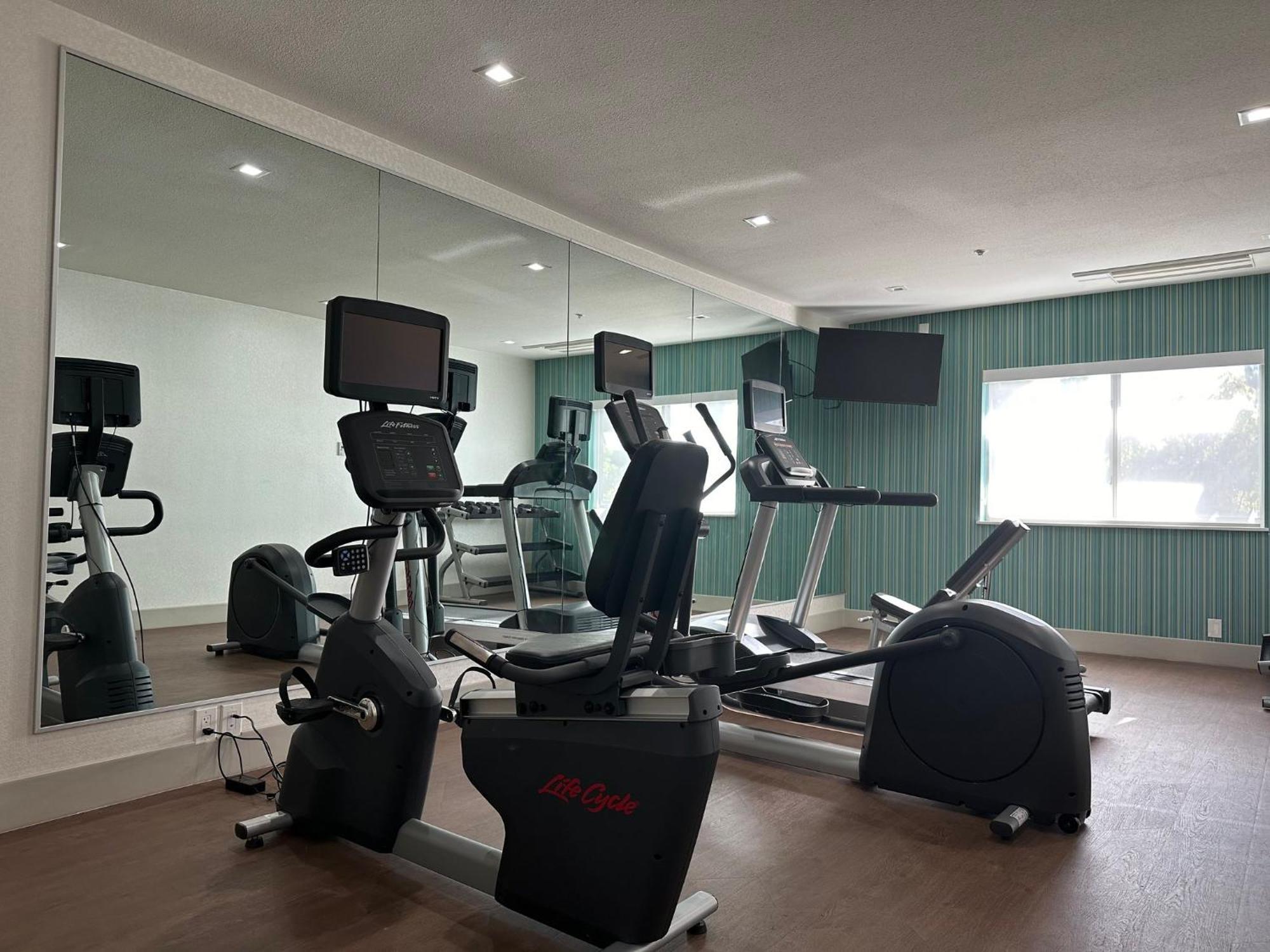 Express & Silicon Valley By Ihg Hotel 3*