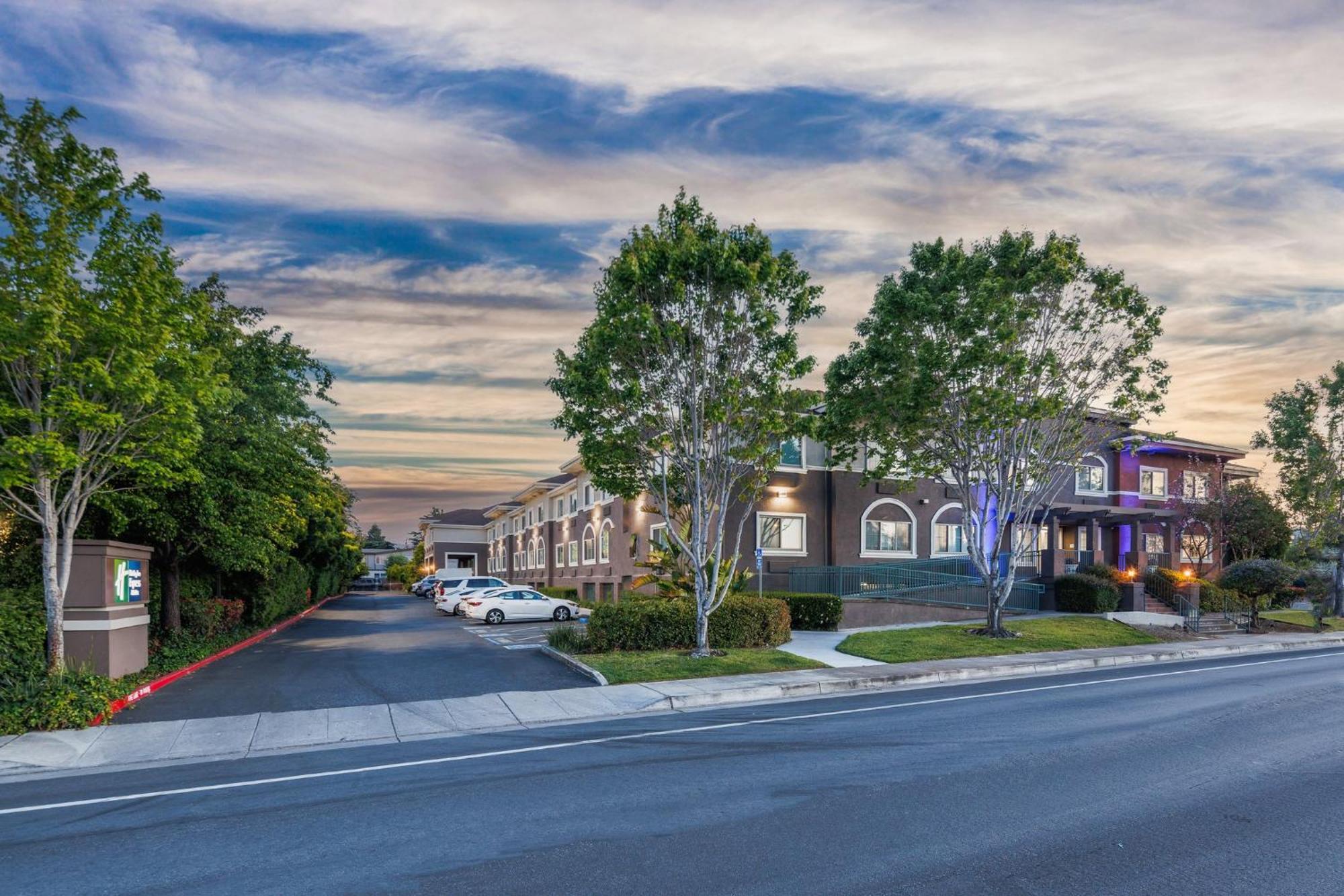 Express & Silicon Valley By Ihg Hotel 3*