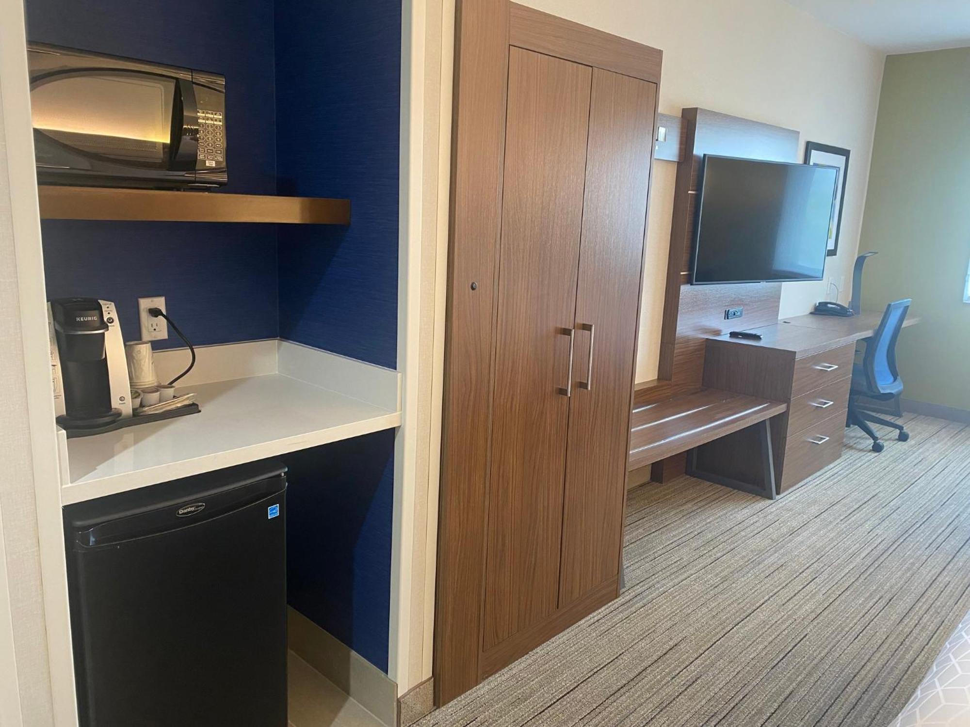 Express & Silicon Valley By Ihg Hotel 3*