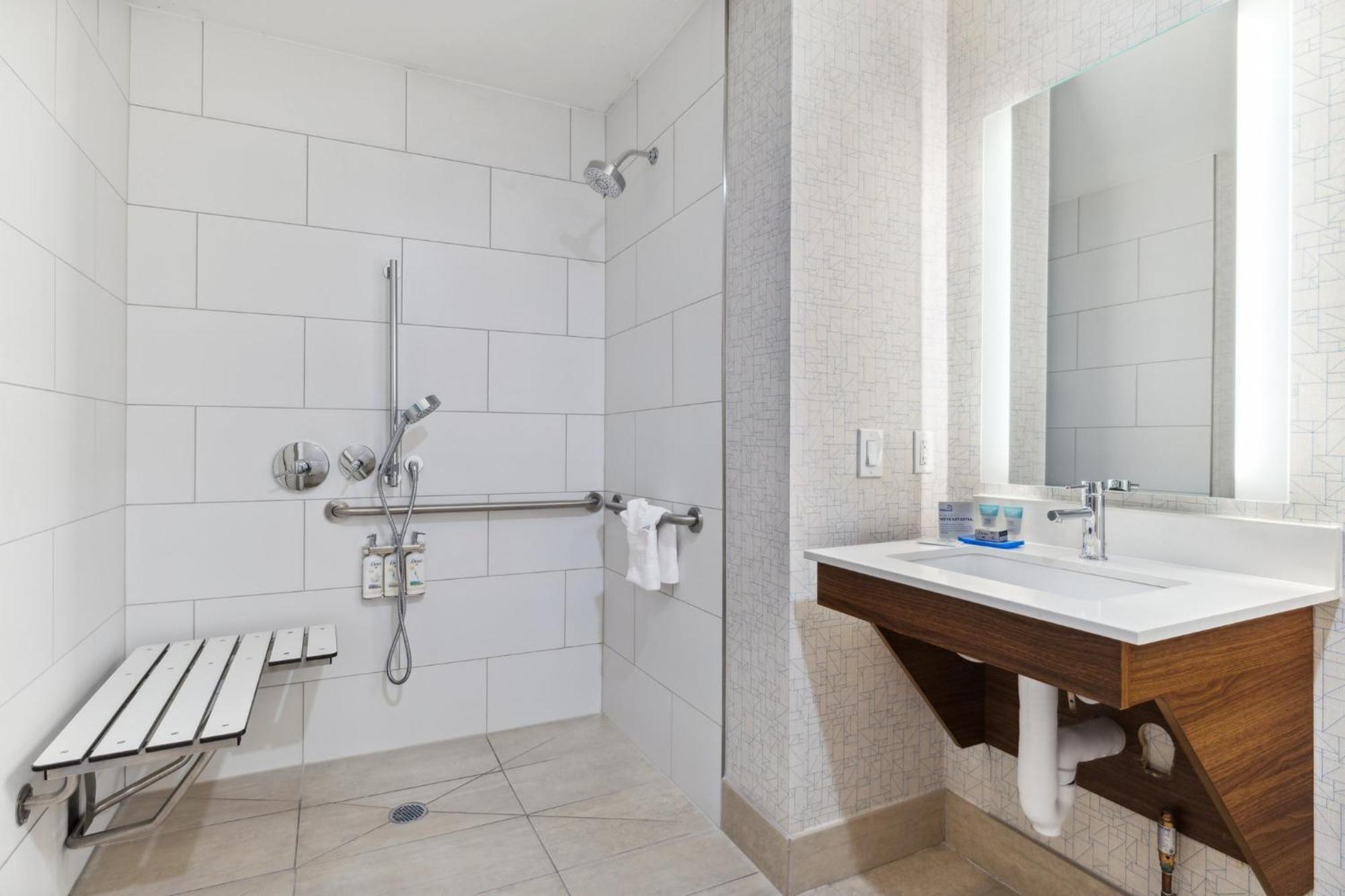 Hotel Express & Silicon Valley By Ihg 3*