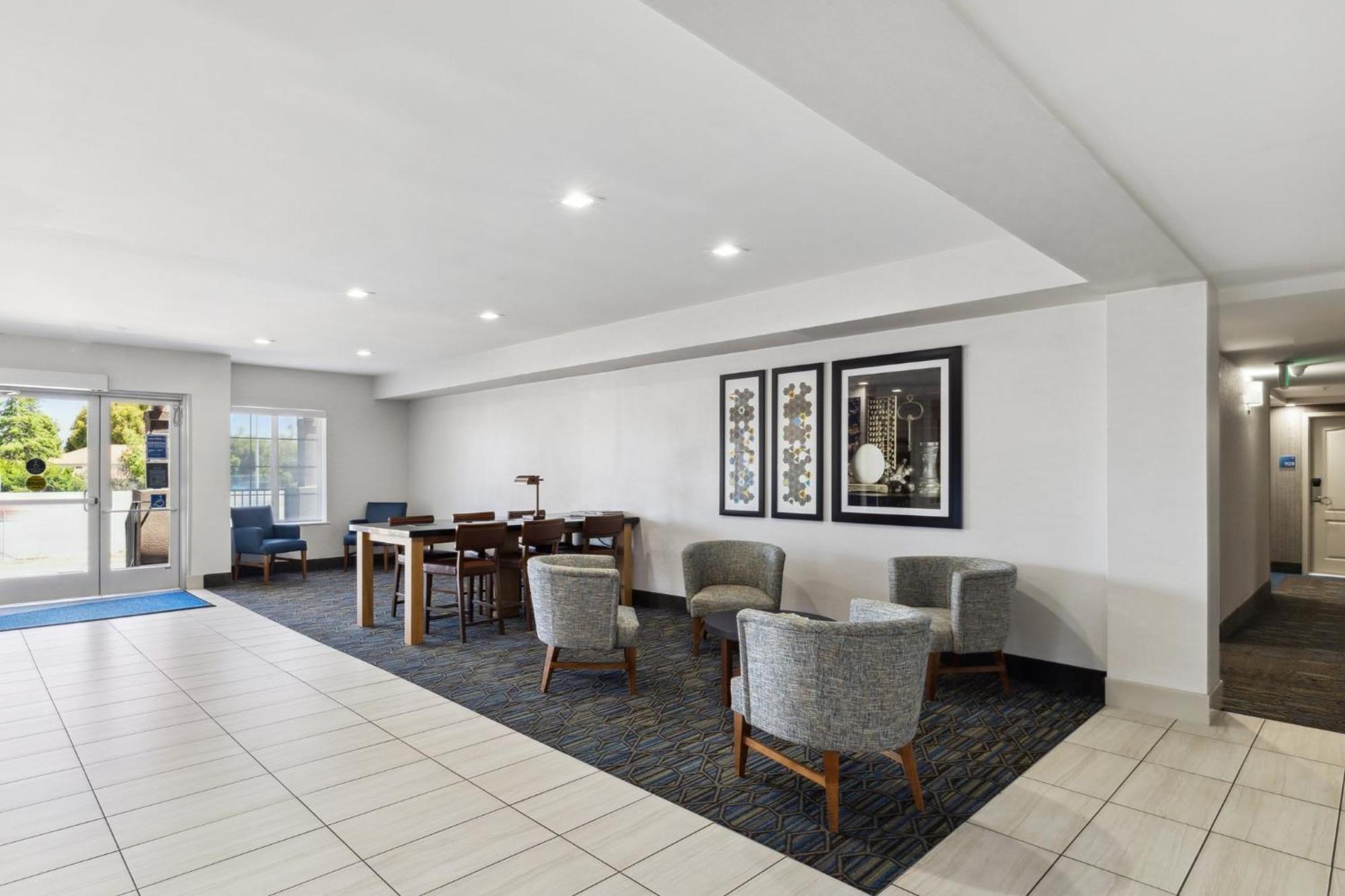 Hotel Express & Silicon Valley By Ihg