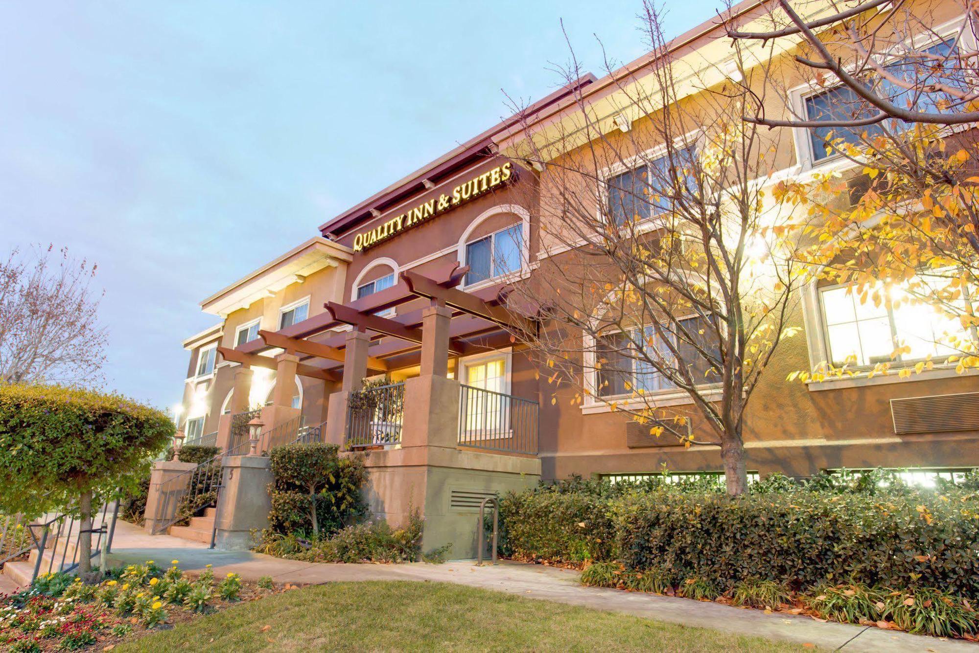 Hotel Express & Silicon Valley By Ihg 3*